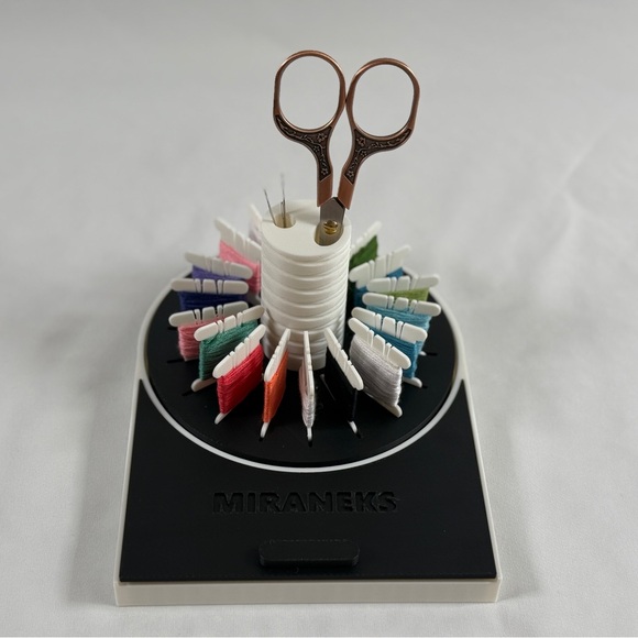 Multi-Color Thread Organizer with Scissors - Picture 3 of 8